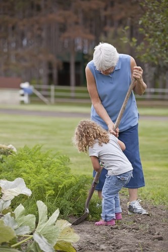 renowacja-drewnianych-trzonkow-zapobiegnie-wychodzeniu-niebezpiecznych-drzazg