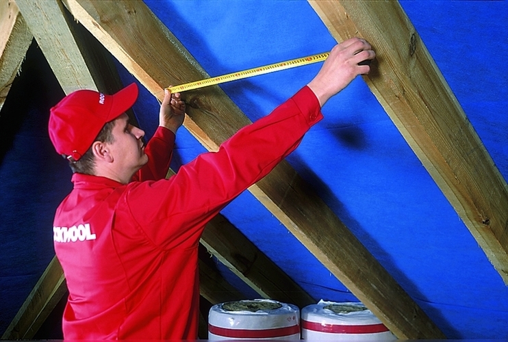 1-poddasze-mierzymy-rozstaw-krokwi-rockwool