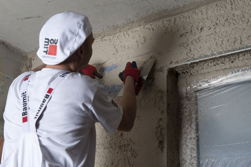 Obsadzanie siatki zbrojącej w tynku