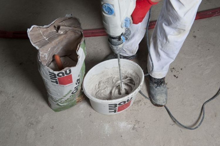 16_6_baumit_mieszanie_gladzi_baumit_klimaglaette_z_woda