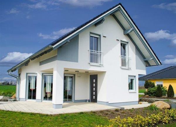 Rze_ki_dom_bez_wzgl_du_na_aur__fot