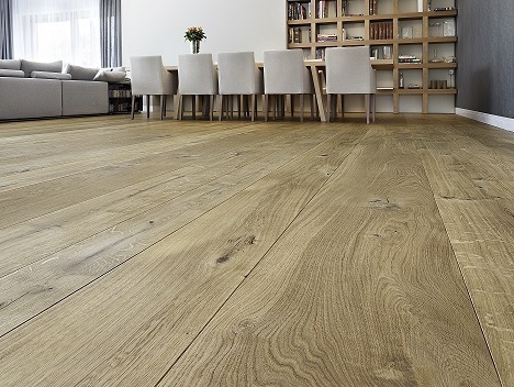 Drewaniana_podloga_u_ozona_na_ogrzewaniu_podlogowym__fot