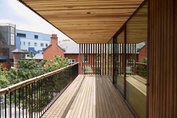 Maggies_Oldham_-_fot