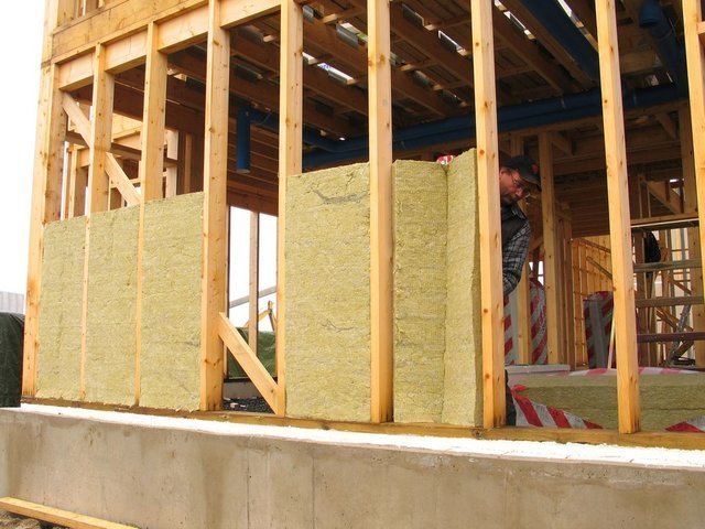 ocieplanie_sciany_szkieletowej_3_fot_paroc_