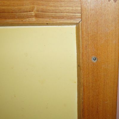 Widoczna wada nacięcia wkrętu