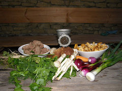 Produkty dla pasztetu z drobiowej wątróbki grzybów i warzyw