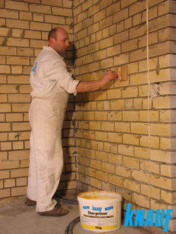 R&oacute;wnanie ścian i sufit&oacute;w tynkiem gipsowym