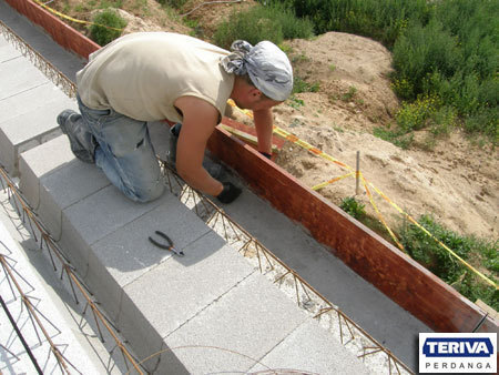 Montaż bocznych szalunk&oacute;w