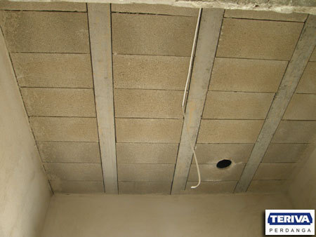 Sp&oacute;d stropu jest gotowy do tynkowania albo montażu sufitu podwieszanego