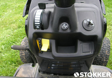 Żółta dźwignia służy do regulowania prędkości