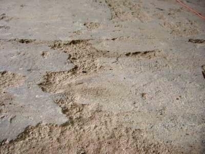 Podobne nier&oacute;wności podłogi trzeba wyr&oacute;wnać