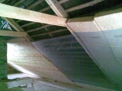 Mocujemy polietylen po nałożeniu waty kamiennej