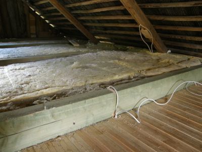 Układane są belki podłogowe