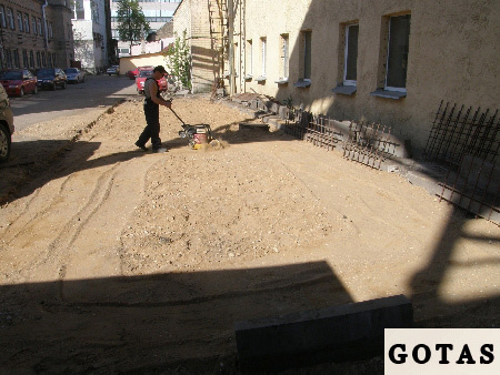 Ubijanie żwiru. Ubijanie żwiru.