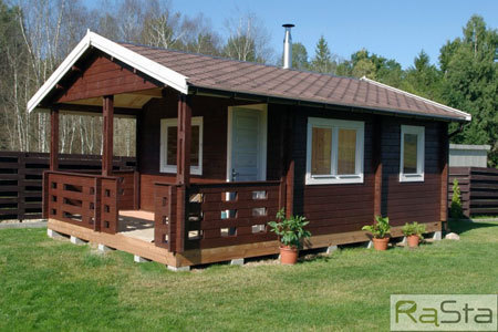 Zewnątrz łaźnię maluje się lakierem