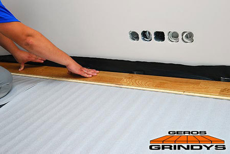 Po opuszczeniu drugiej deski w d&oacute;ł dokładnie złączy się z pierwszą deską