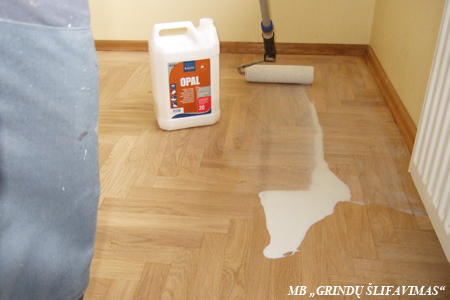 Lakieowanie parkietu