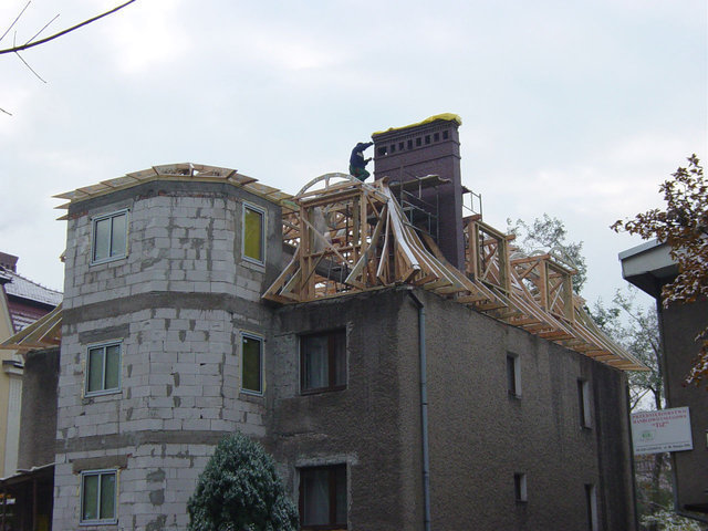 Konstrukcja wykonana z wiązar&oacute;w