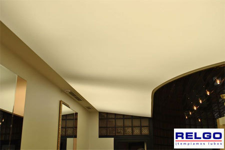 Sufit napinany z rozproszonym oświetleniem