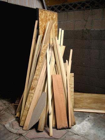 Do wykonania szkieletu można wykorzystać r&oacute;żne resztki niezużytych desek