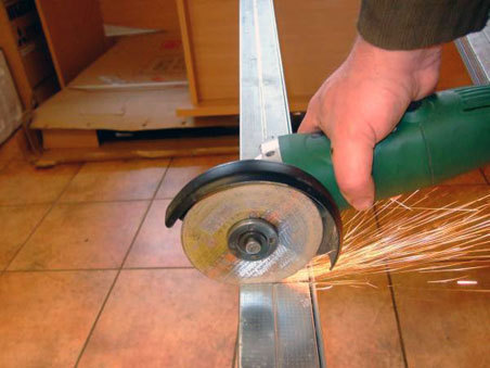 Łączymy ścienne profile UD z profilami bocznymi UD