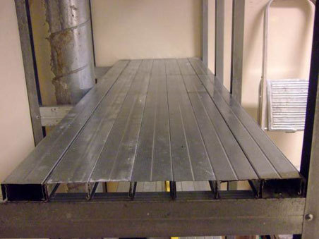 Mocujemy następnie wyżej położone podpory z profili