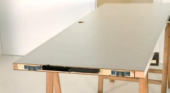 Montaż spowalniacza do drzwi