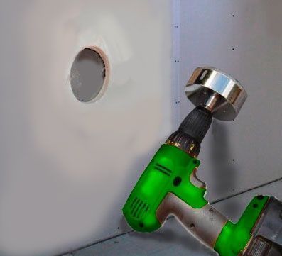 Otw&oacute;r na skrzynkę wycięty