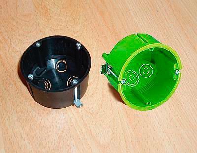 Skrzynki skonstruowane do montażu w pustych ścianach.