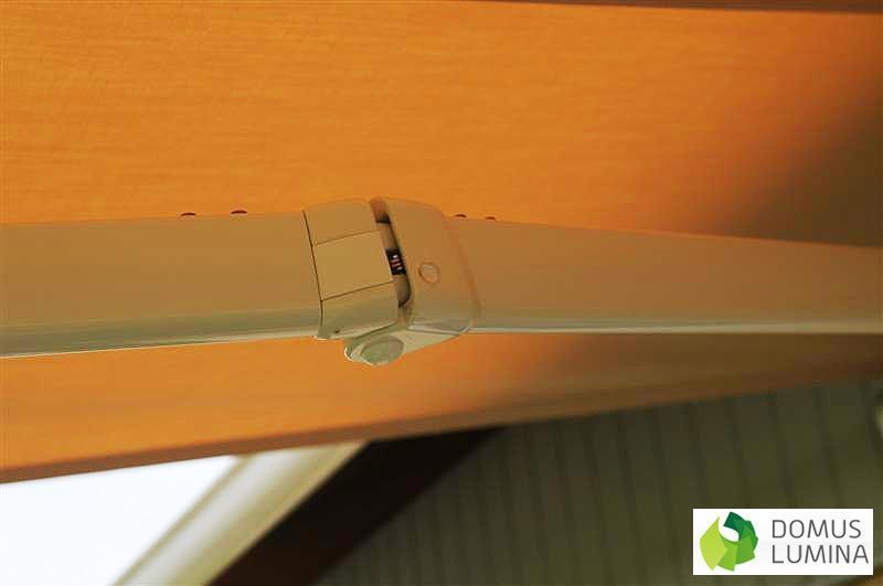 Kolano w pełni rozwiniętej markizy musi być lekko schylone, w przeciwnym przypadku tkanina nie będzie dobrze napięta.