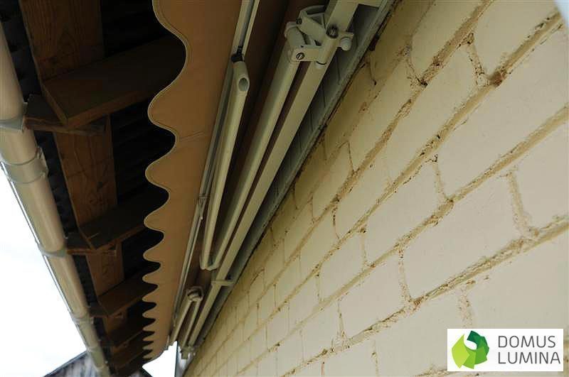 Ze względu na mechanizm łokciowy najlepiej markizę zwijać nie do samego końca