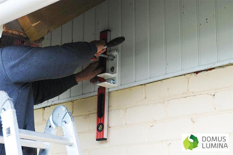 Regulowanie uchwyt&oacute;w w pionie