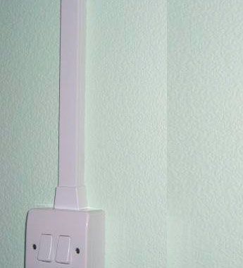 Cienki kanał, przeznaczony na jeden przew&oacute;d. Kolor odpowiada wystrojowi pomieszczenia.