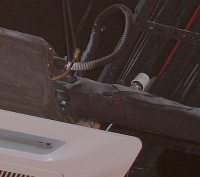 Instalacja sufitowa w centrum handlowym.