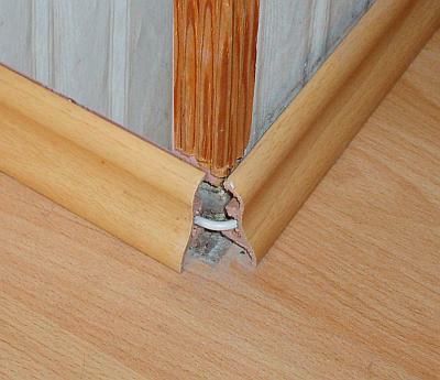 Uformowany kąt z przewodem w przestrzeni.