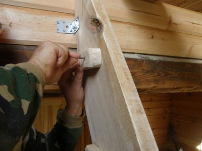 Zaznaczamy miejsce pierwszego otworu. Zaznaczamy miejsce pierwszego otworu.