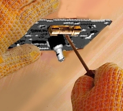 Po zdjęciu pokrywki regulatora przeprowadza się wymianę bezpiecznika. 