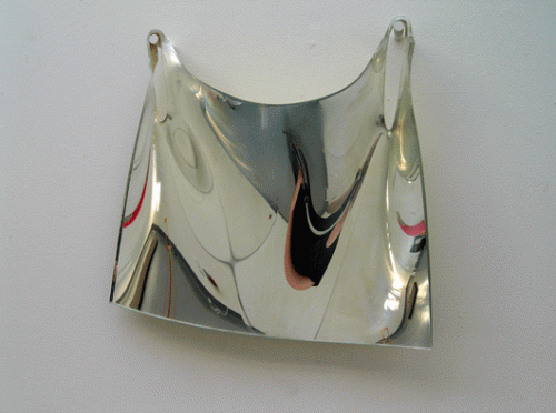 Lustro będzie pokazywało krzywe obrazy