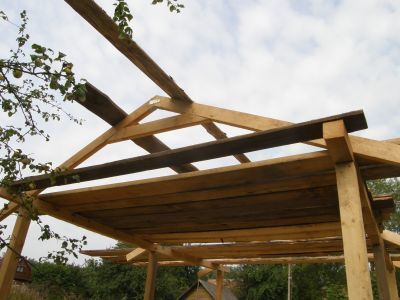 Przybijamy do g&oacute;rnych belek