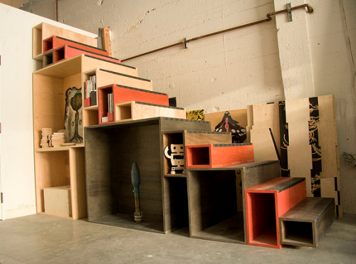 P&Oacute;ŁKI POD SCHODAMI