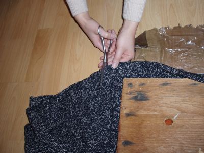 Odcinamy odpowiedni kawałek materiału