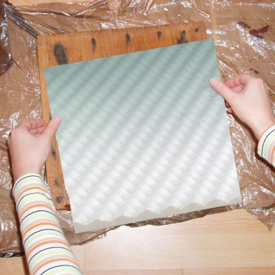 Starą gąbkę zamieniamy na nową.