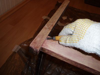 Usuwanie lakieru w narożnikach za pomocą rylca