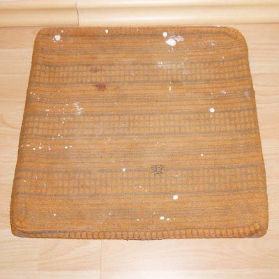 Zużyta i uszkodzona tapicerka