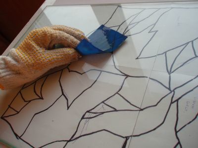 Przyklejanie samoprzylepnej folii