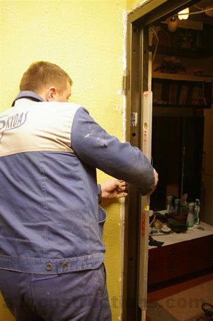 Sprawdzanie pionu i poziomu.