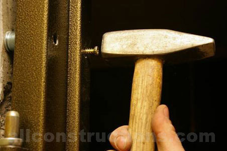 Mocowanie kołkami rozporowymi